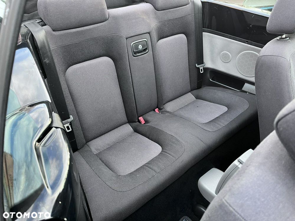 Volkswagen New Beetle - 11