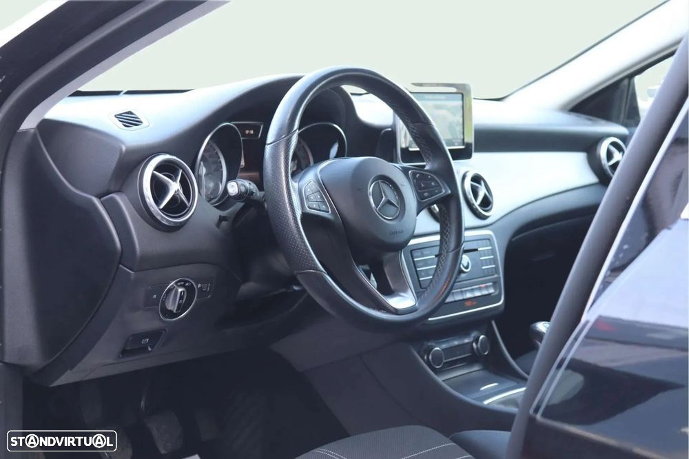 Mercedes-Benz GLA 180 d Urban - 6