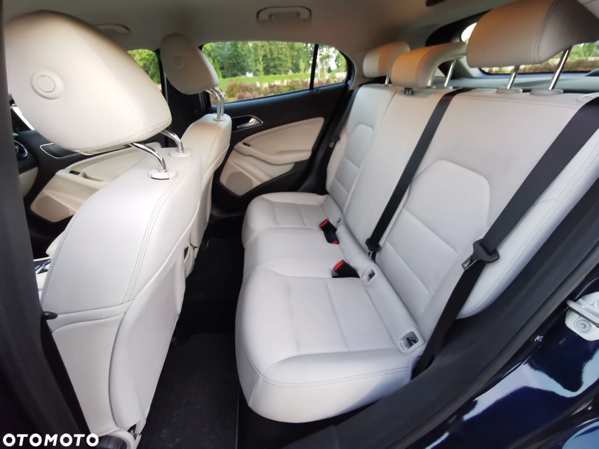 Mercedes-Benz GLA 200 7G-DCT - 15
