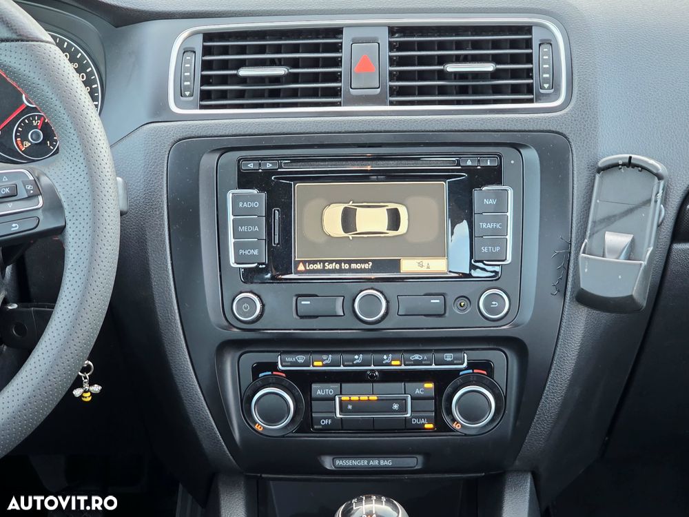 Volkswagen Jetta - 8