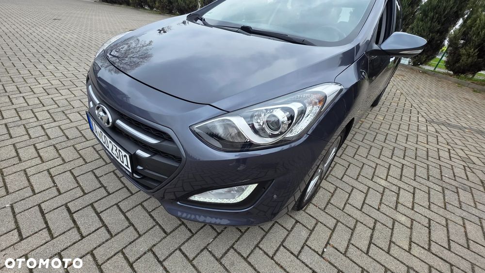 Hyundai i30 blue 1.6 CRDi Premium - 13