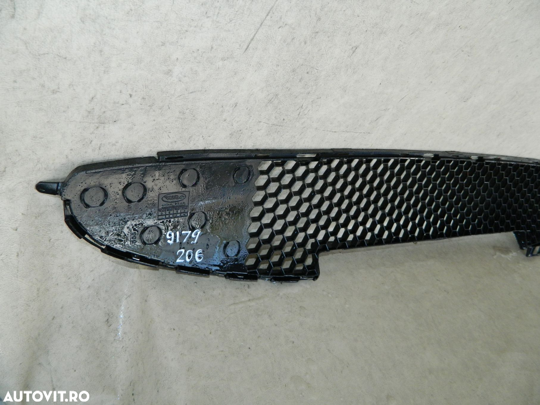 Grila intre proiectoare Peugeot 206, 2002, 2003, 2004, 2005, 2006, ,  cod origine OE 9648292477 - 3
