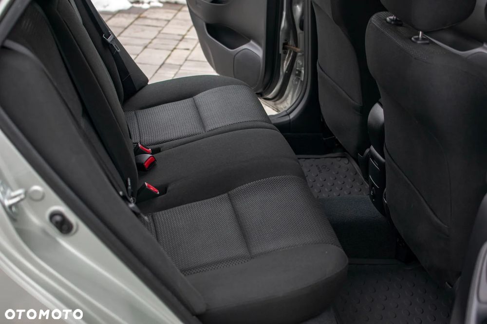 Toyota Avensis - 7