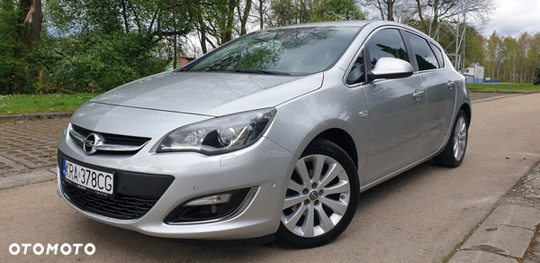 Opel Astra IV 1.4 T Cosmo