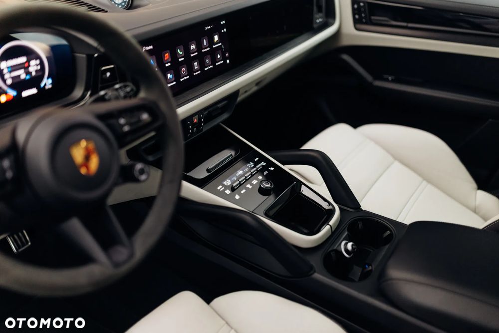 Porsche Cayenne GTS - 25