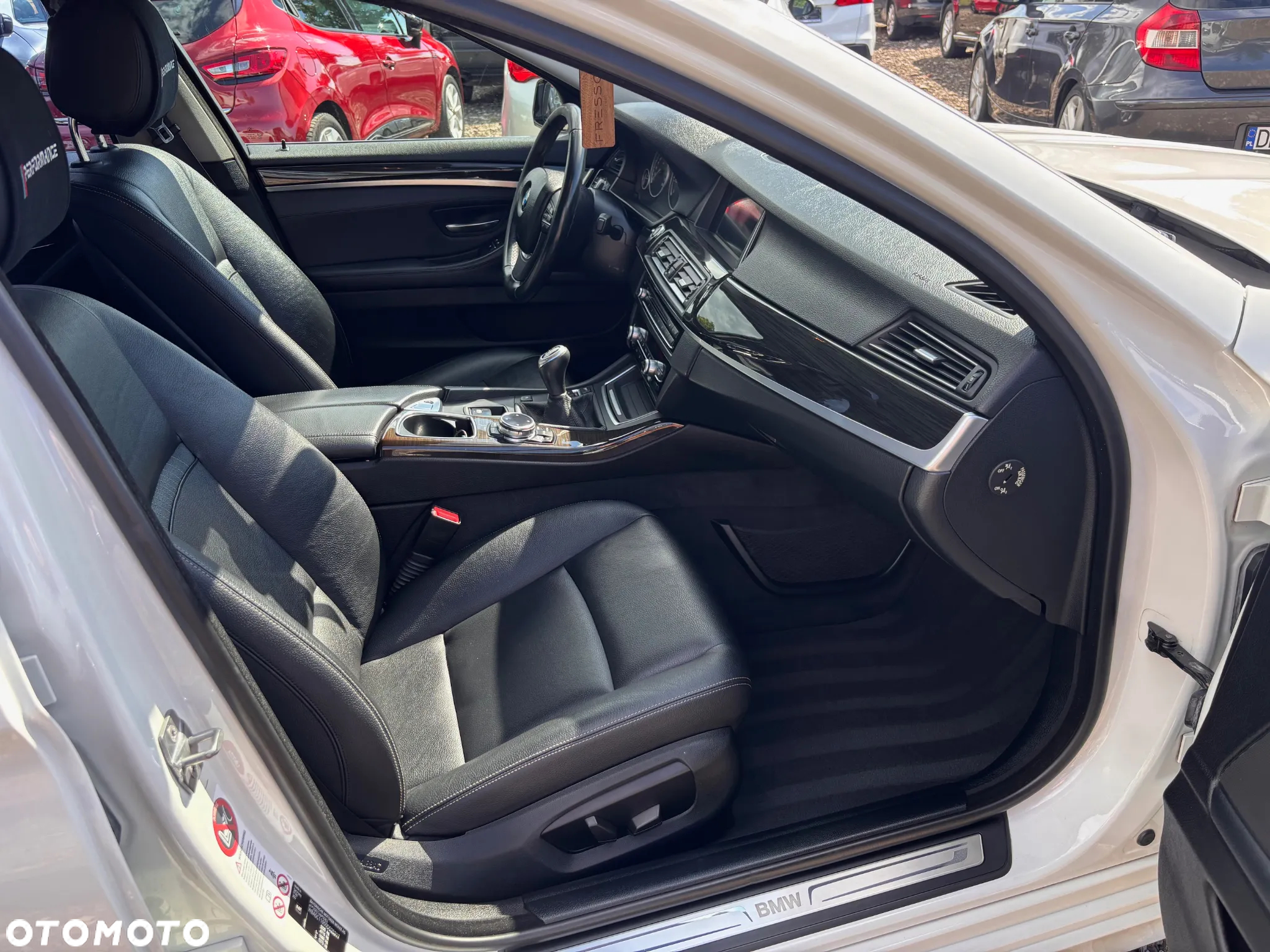 BMW Seria 5 518d - 27