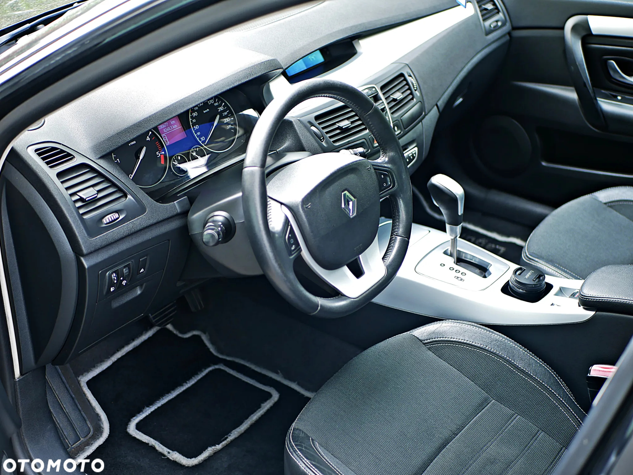 Renault Laguna Grandtour 2.0 dCi FAP Dynamique - 26
