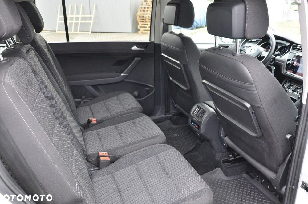 Volkswagen Touran - 24