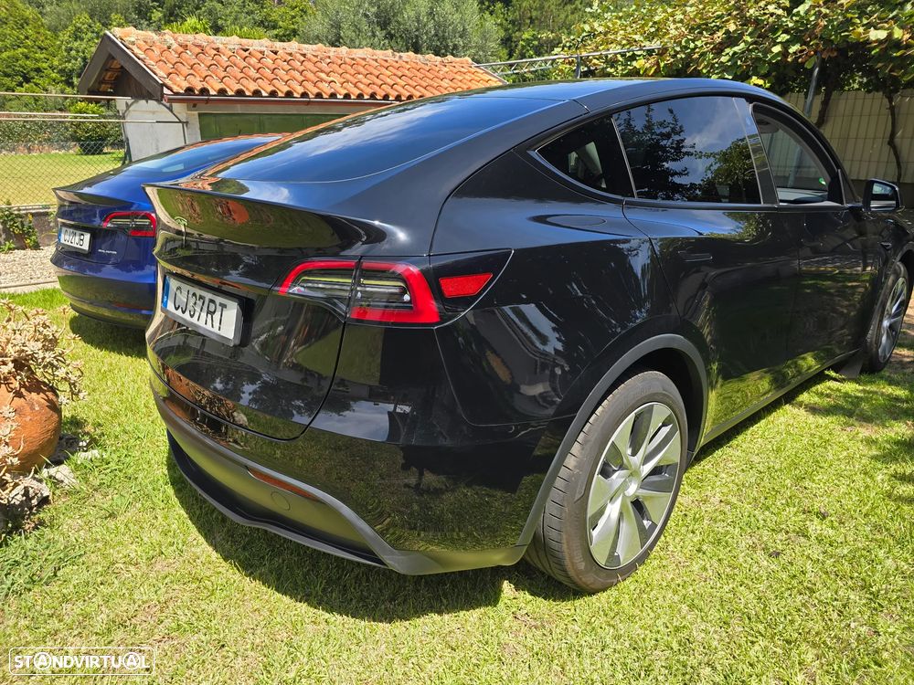 Tesla Model Y - 6