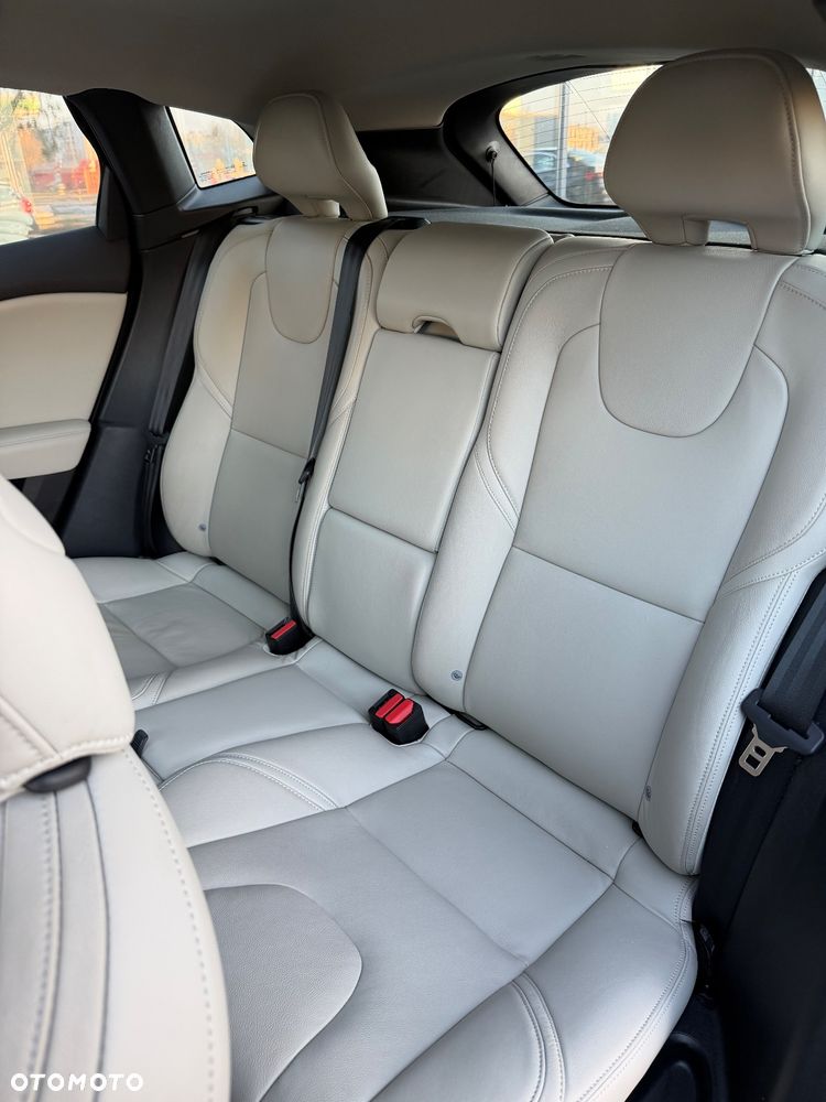 Volvo V40 T3 Geartronic Summum - 17