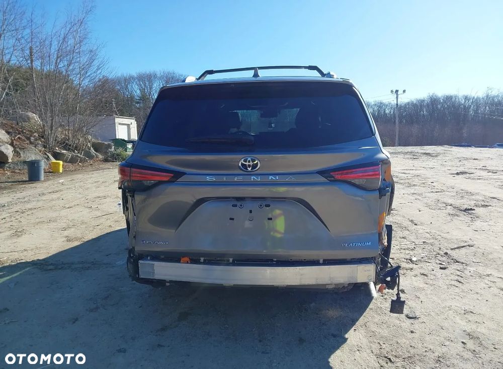 Toyota Sienna - 6