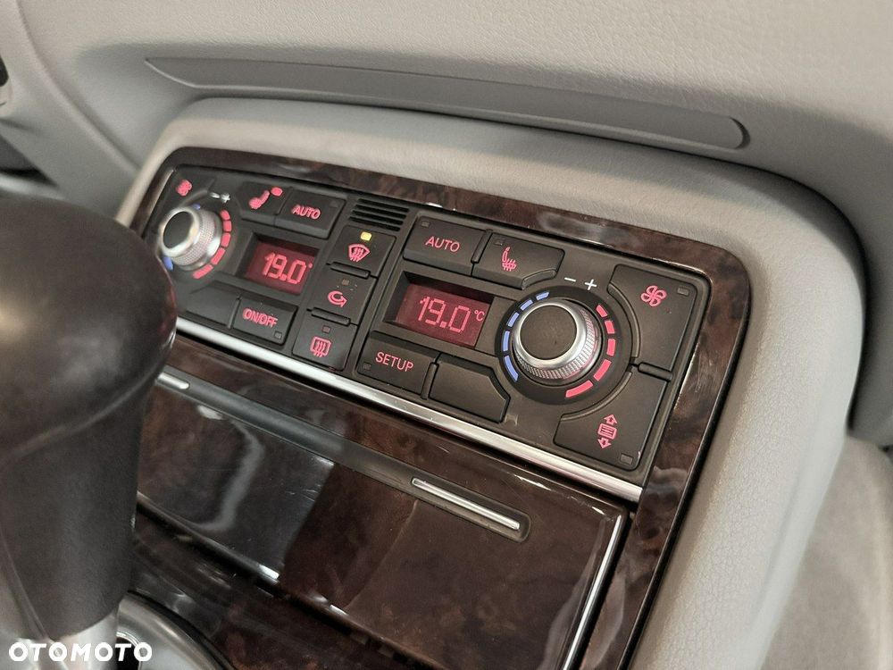 Audi A8 4.2 Quattro - 30