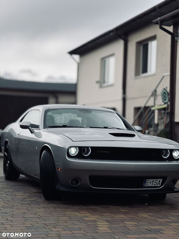 Dodge Challenger - 32