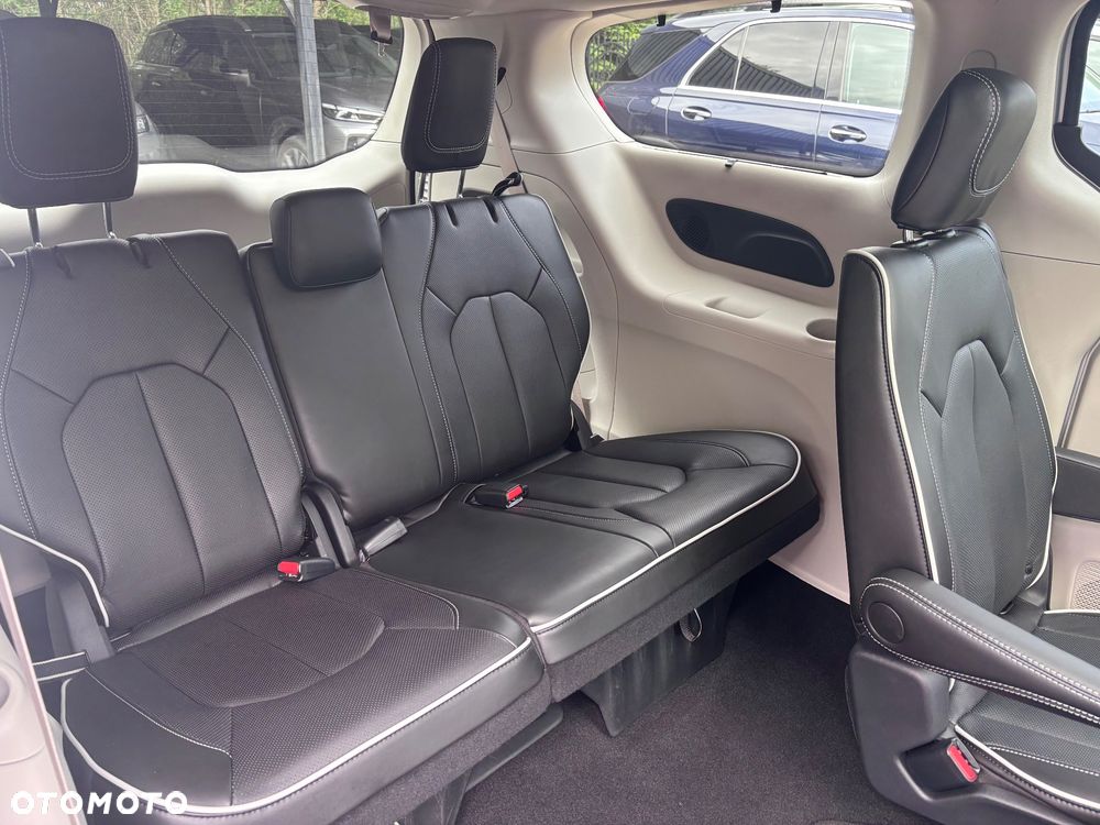 Chrysler Pacifica - 23