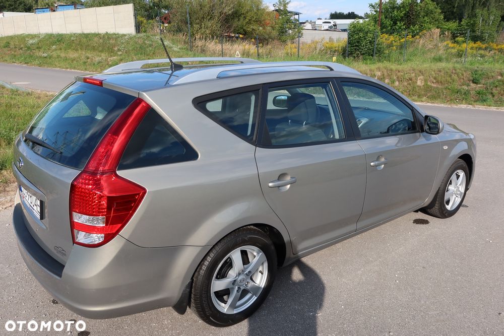 Kia Ceed Cee'd 1.4 L - 5