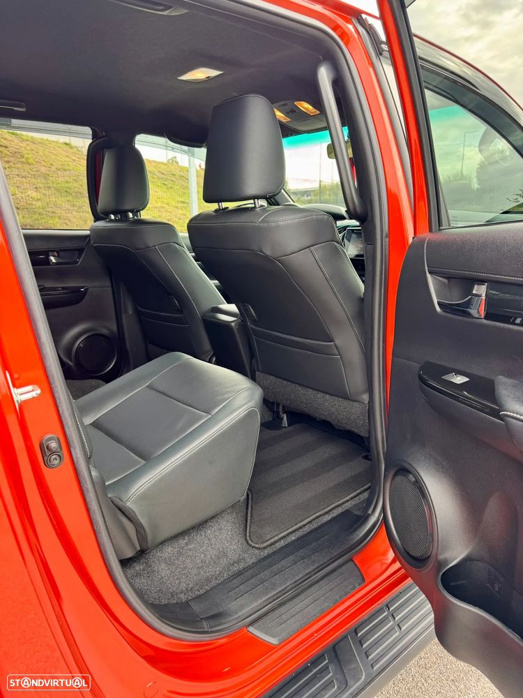 Toyota Hilux 2.4 D-4D 4WD Premium Edition - 9