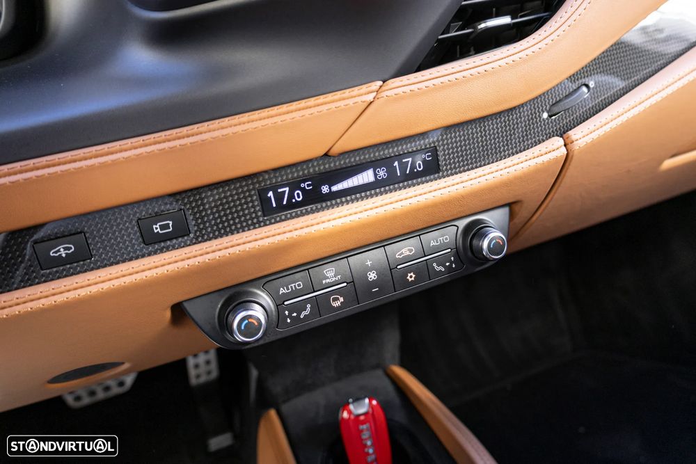 Ferrari F8 Tributo 3.9 Twin-Turbo V8 - 32