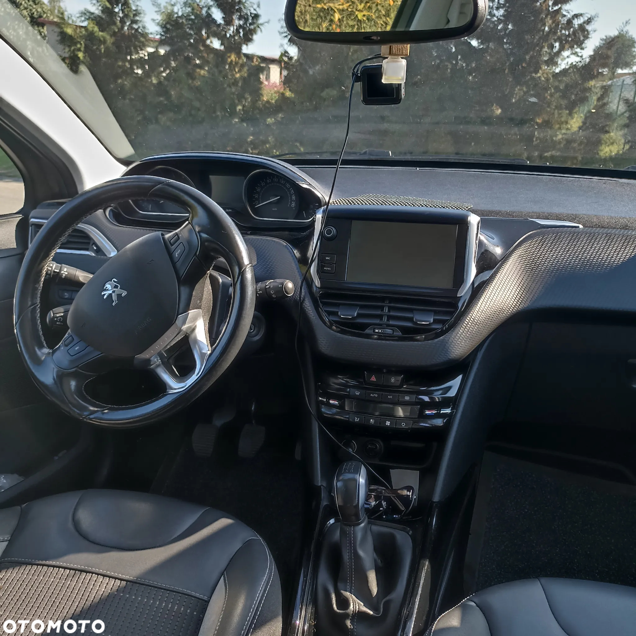 Peugeot 2008 1.2 Pure Tech Allure S&S - 36