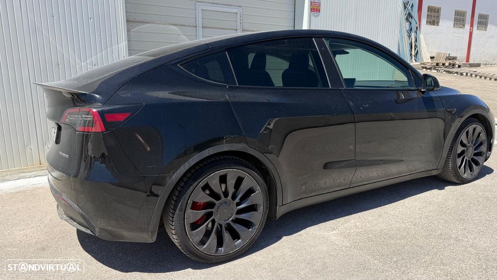 Tesla Model Y Performance Tração Integral — fotografia 11