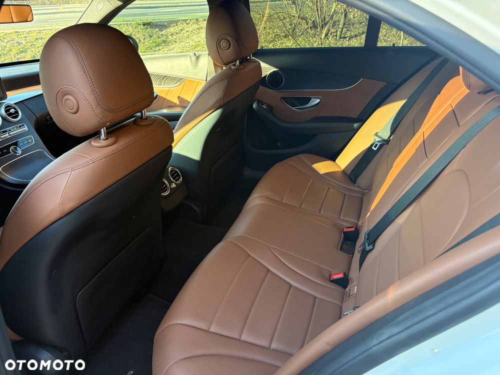 Mercedes-Benz Klasa C 300 9G-TRONIC AMG Line - 10