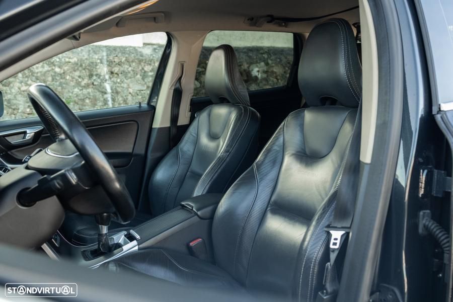 Volvo XC 60 2.0 D3 Drive R-Design 85 Anos Start/Stop - 26