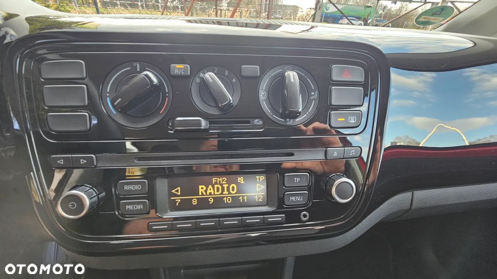 Volkswagen up! move - 17