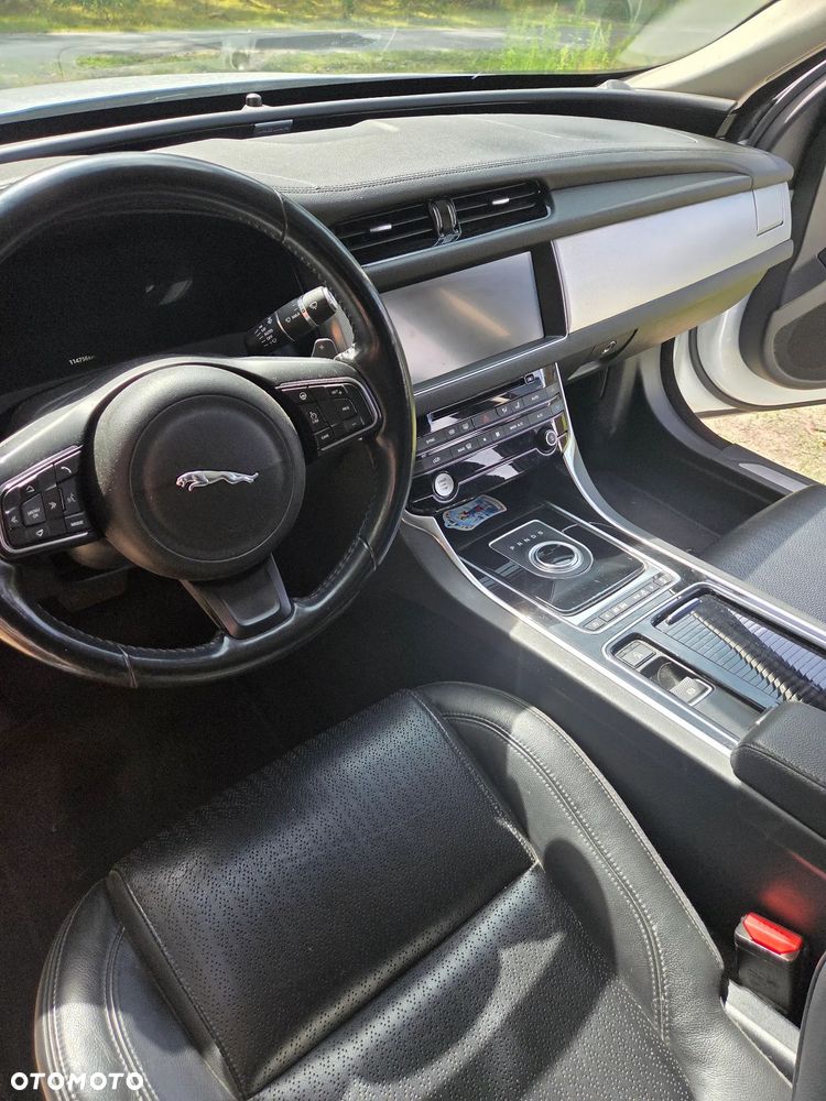 Jaguar XF 2.0 i4D Prestige - 5