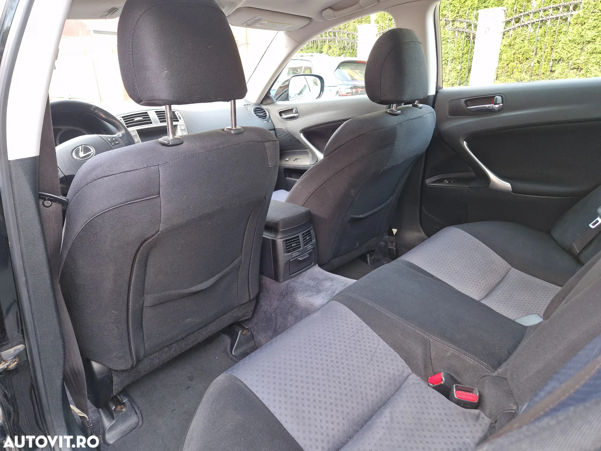 Lexus Seria IS 220d - 13