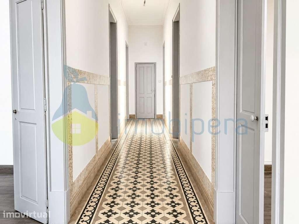Moradia com 800 m2 de terreno em area urbana no centro de Algoz - Grande imagem: 2/16