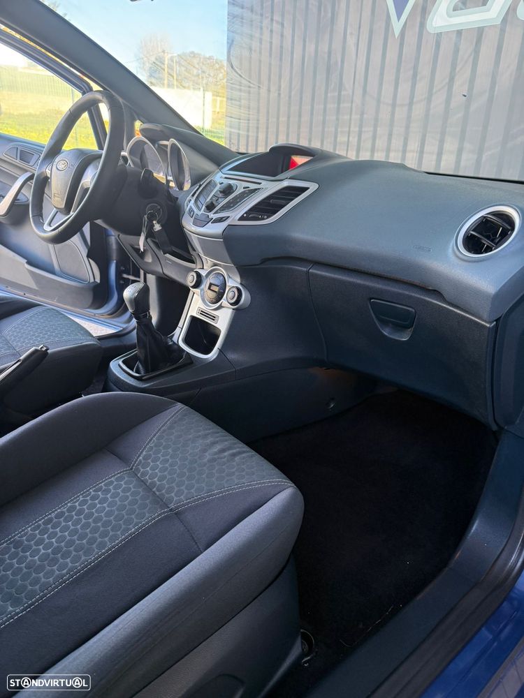 Ford Fiesta 1.25 Trend - 32