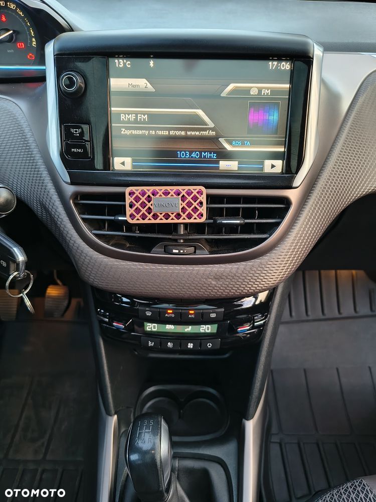 Peugeot 2008 1.6 e-HDi Allure S&S - 11