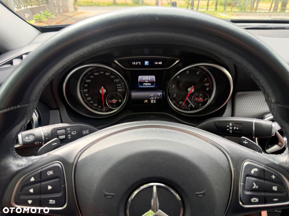Mercedes-Benz GLA 180 7G-DCT - 5