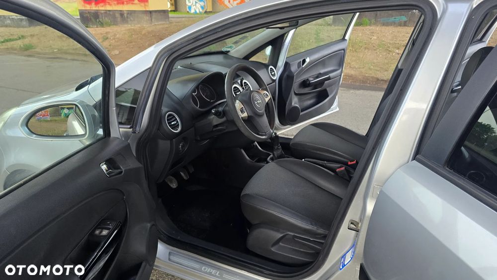 Opel Corsa 1.4 16V Cosmo - 31