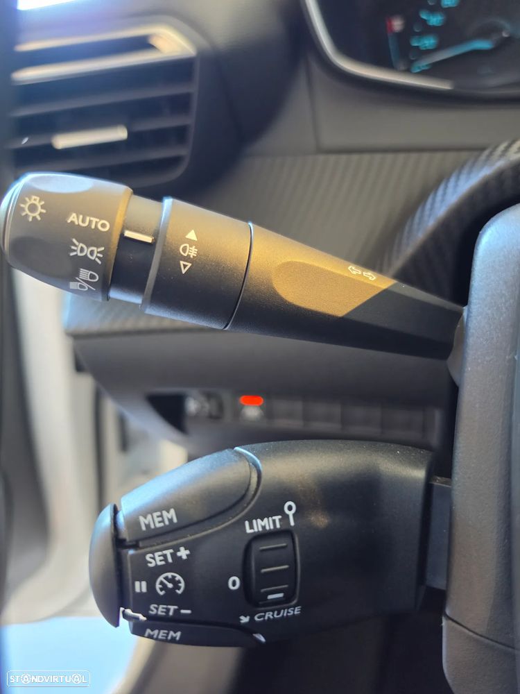 Peugeot e-208 Allure - 15