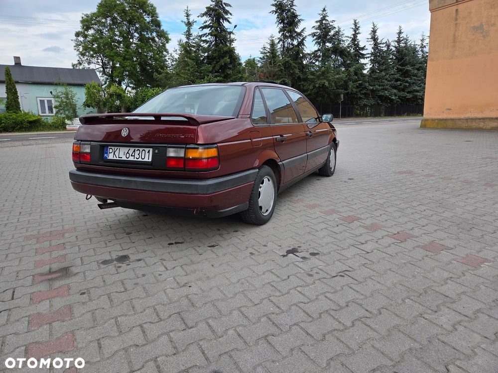 Volkswagen Passat 2.0 GL - 22