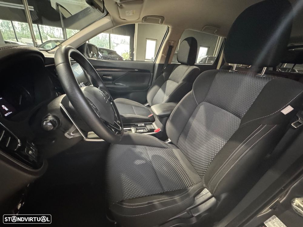 Mitsubishi Outlander 2.0 Kaiteki CVT - 32