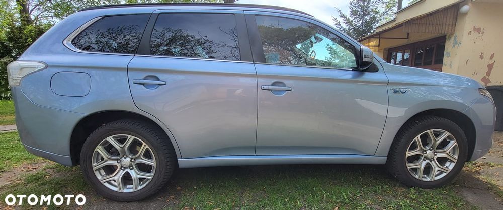 Mitsubishi Outlander Instyle NAVI + - 4