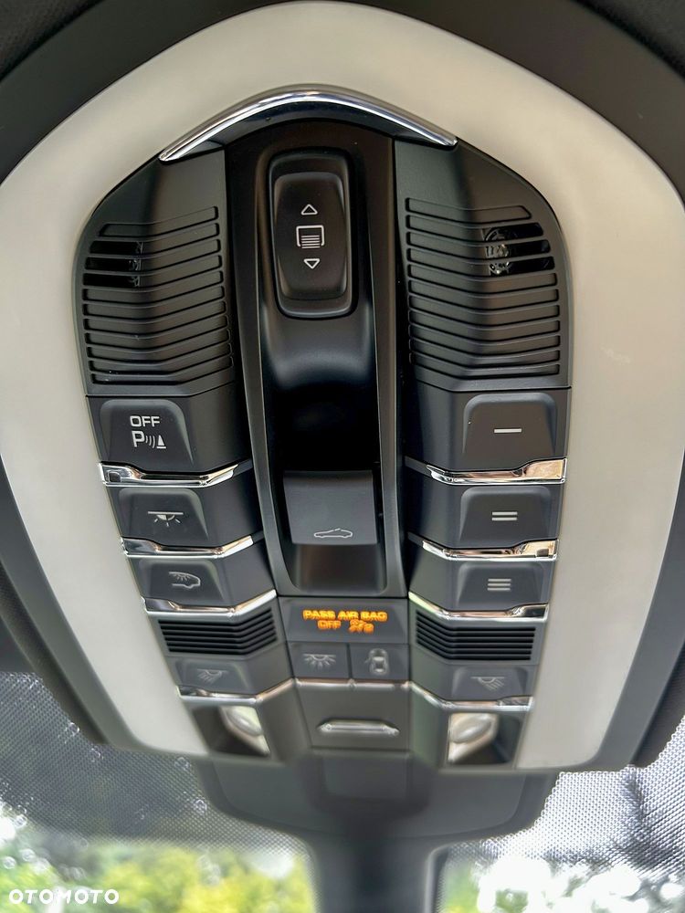 Porsche Cayenne S - 17