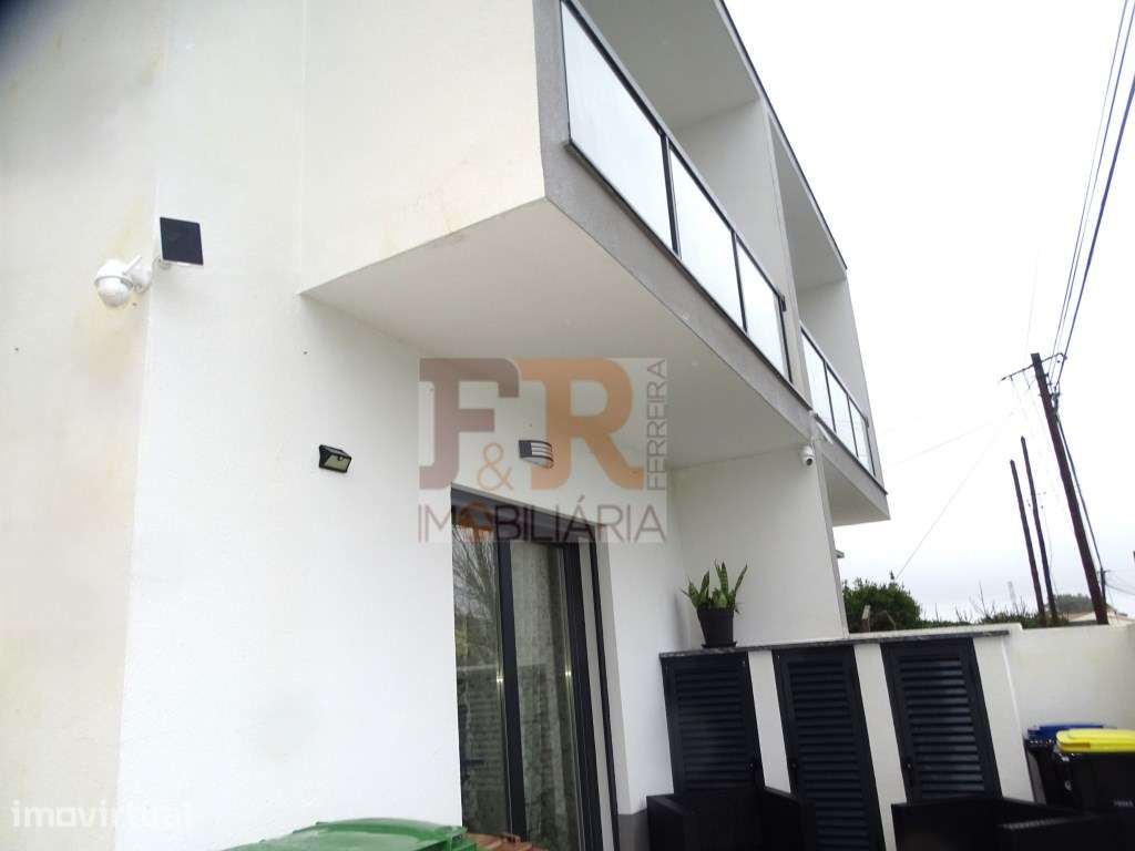 Moradia Geminada Duplex T3 Arrendamento, Fernão Ferro - Grande imagem: 2/50