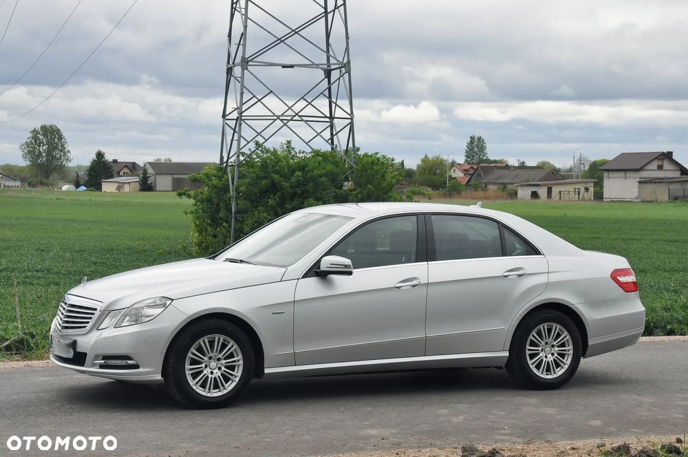 Mercedes-Benz Klasa E 250 CGI BlueEFFICIENCY 7G-TRONIC Elegance - 5