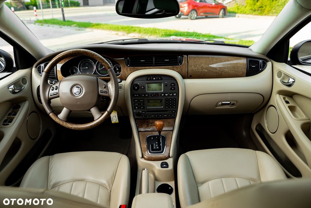 Jaguar X-Type 2.5 V6 4x4 Executive - 28