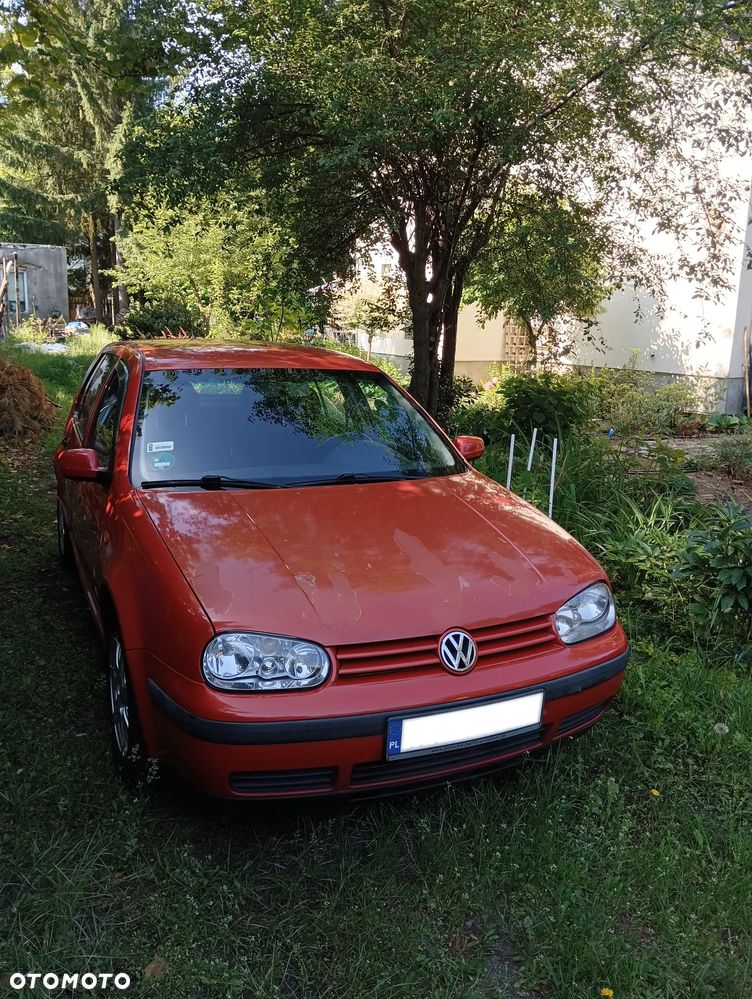 Volkswagen Golf - 1