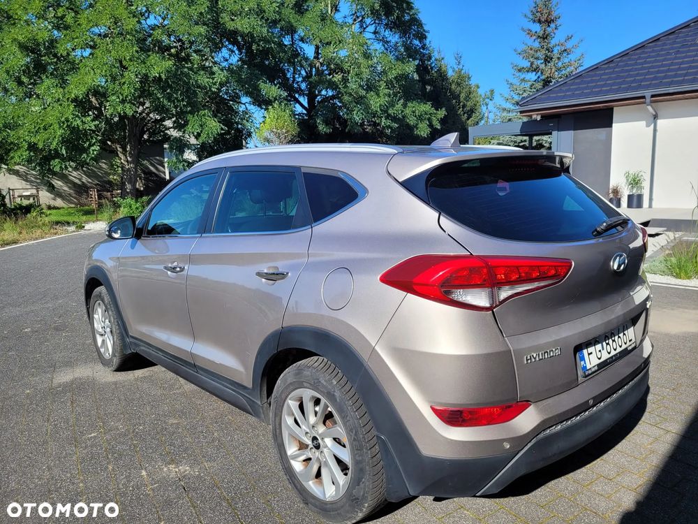 Hyundai Tucson 1.7 CRDI BlueDrive Comfort 2WD - 11