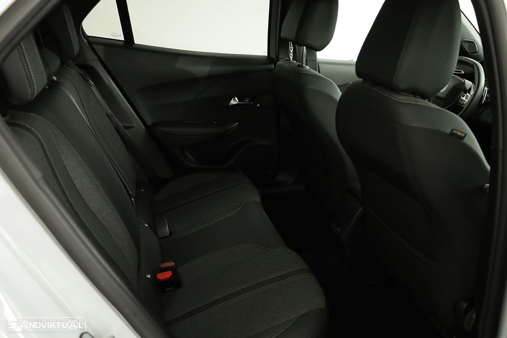 Peugeot 2008 1.2 PureTech Allure EAT8 - 23