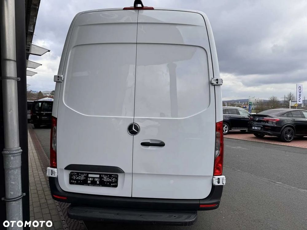 Mercedes-Benz Sprinter - 4