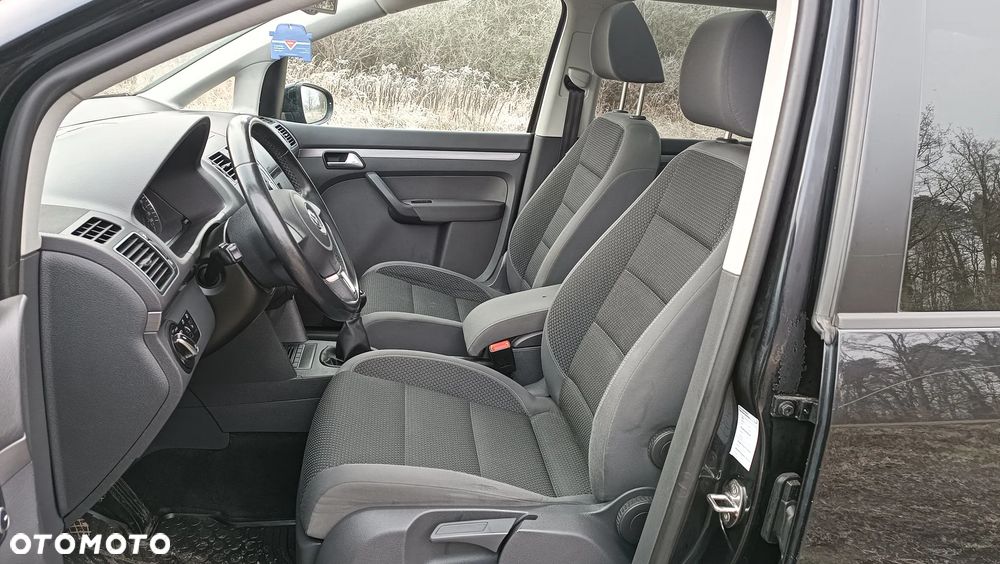 Volkswagen Touran - 12