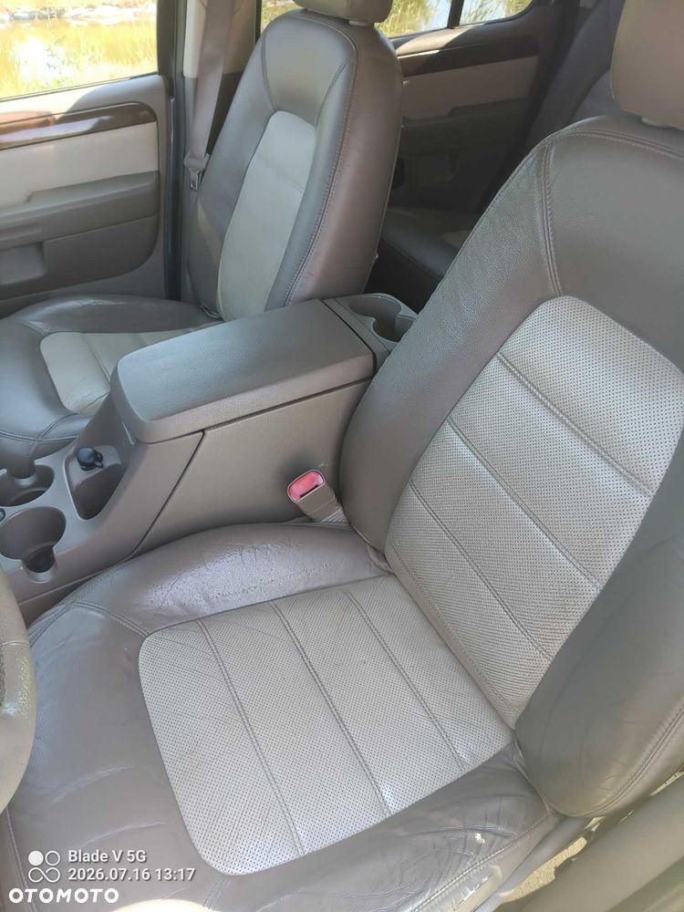 Ford Explorer - 8