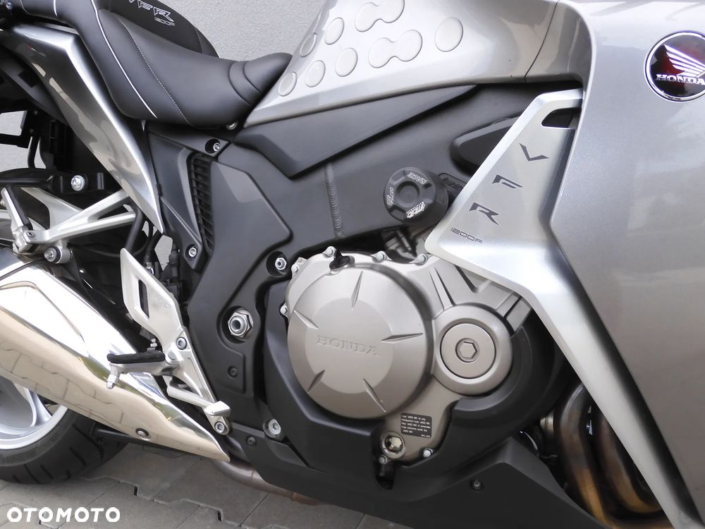 Honda VFR - 8