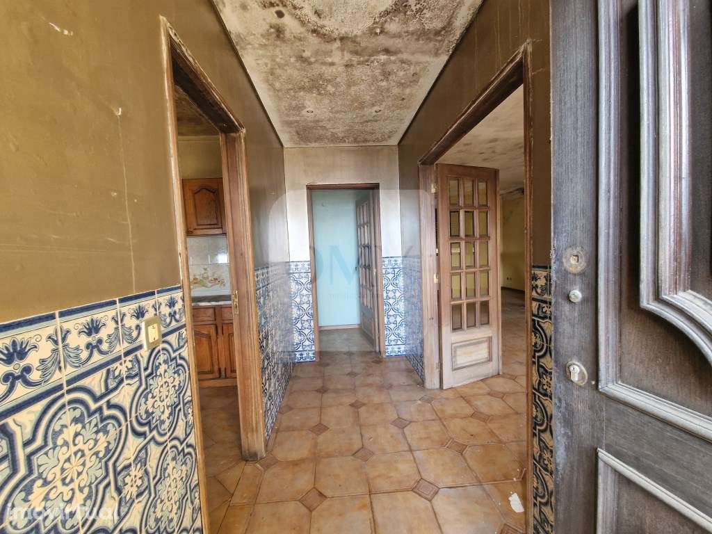 Moradia com 3 Pisos e Logradouro em Loureiro, Peso da Régua - Grande imagem: 3/22