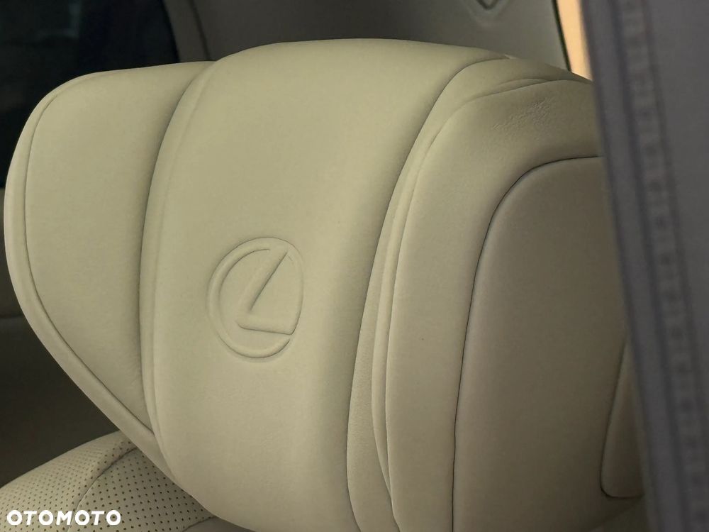 Lexus LM 350h Prestige - 24